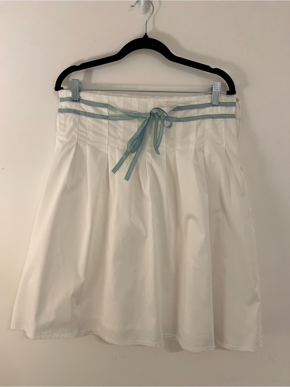 Old Navy Y2K White Skirt Blue Green Trim Raw edge Size 8